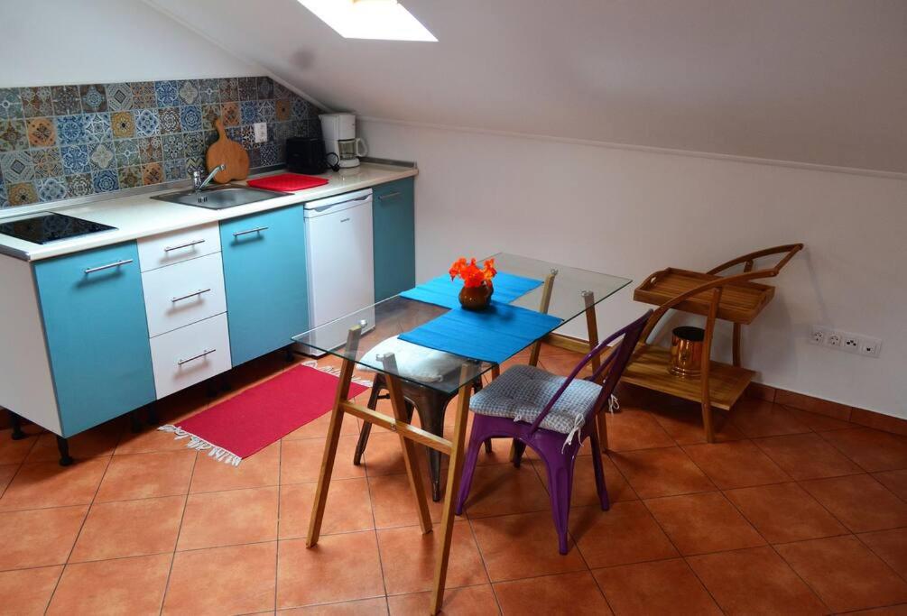 Cucina o angolo cottura di Lazy Lizard Studio