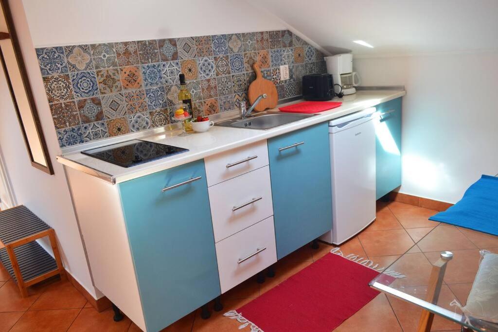 Cucina o angolo cottura di Lazy Lizard Studio