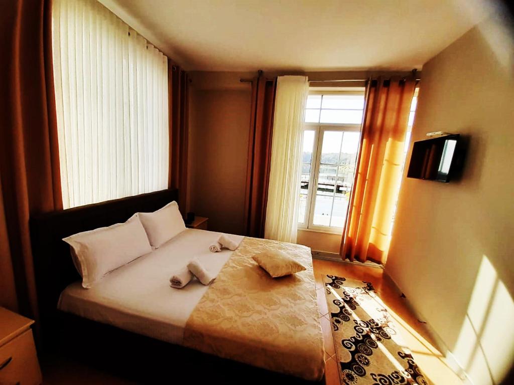Postel nebo postele na pokoji v ubytování KU&NA HOTEL BELSH