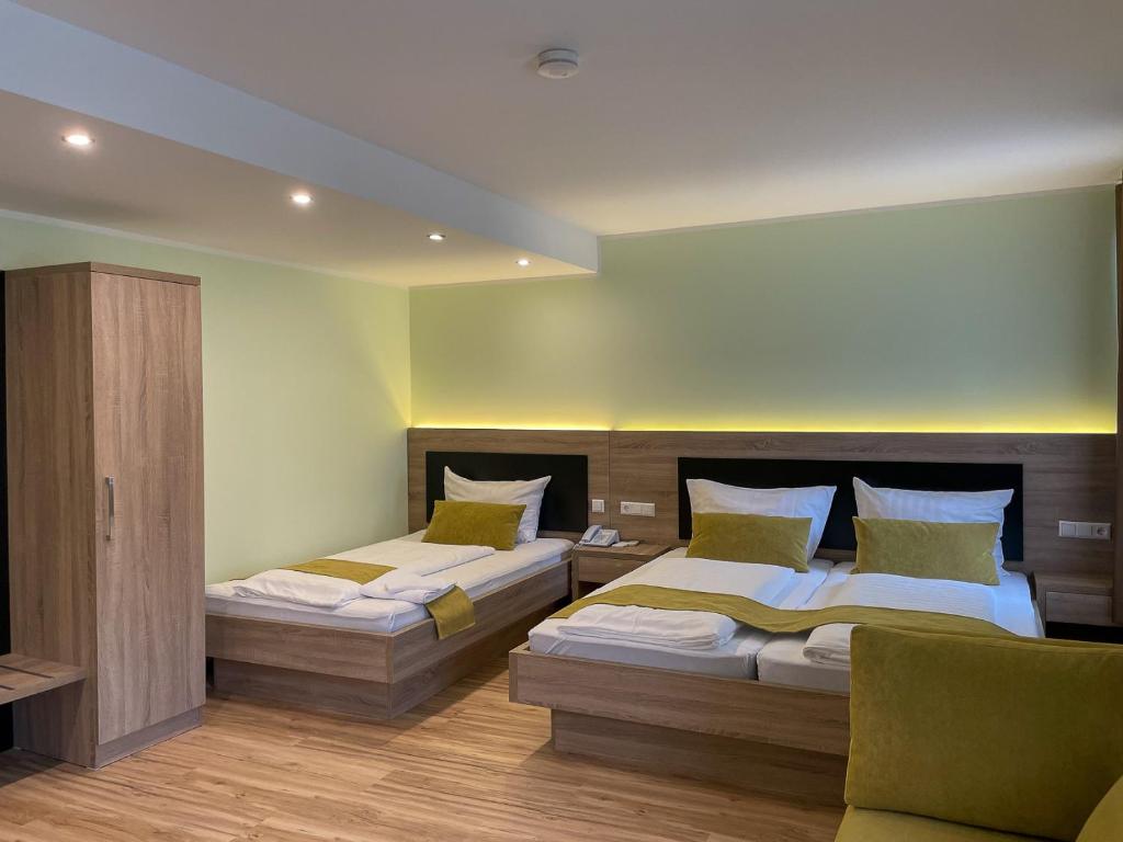 Postel nebo postele na pokoji v ubytování Hotel zur Flüh