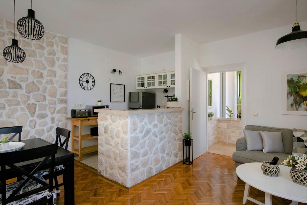 Kuchyň nebo kuchyňský kout v ubytování Villa Leda