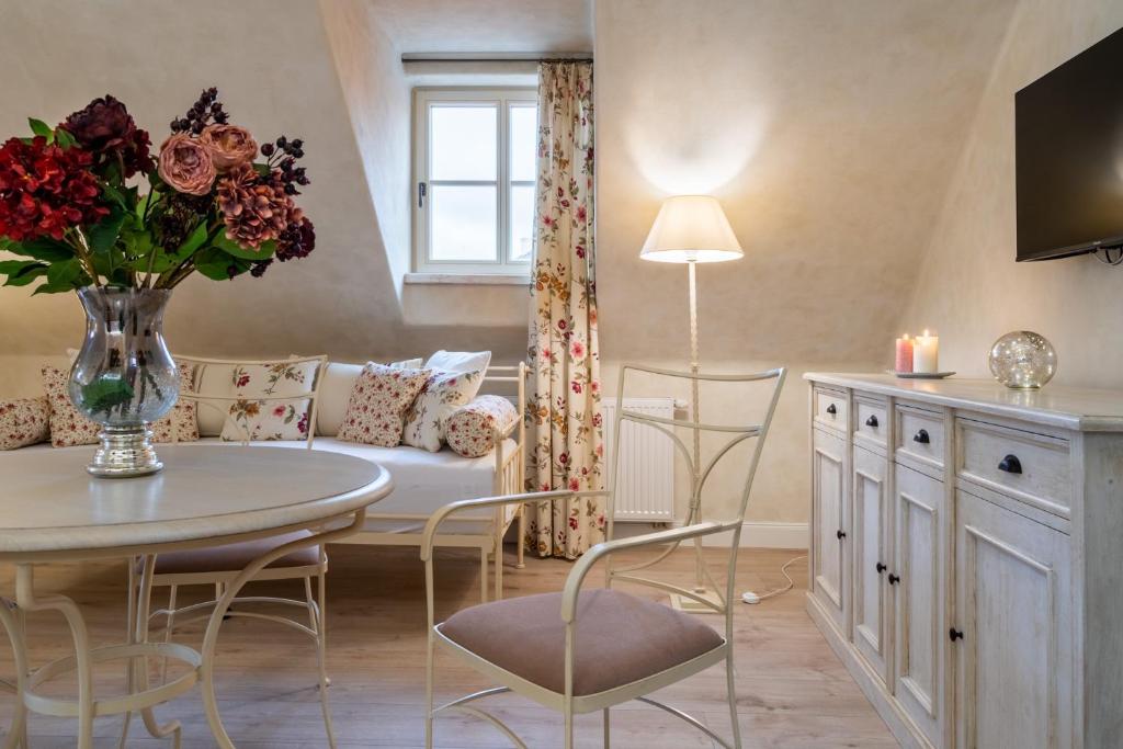 TV a/nebo společenská místnost v ubytování Boutique hotel Soukeníkův dům