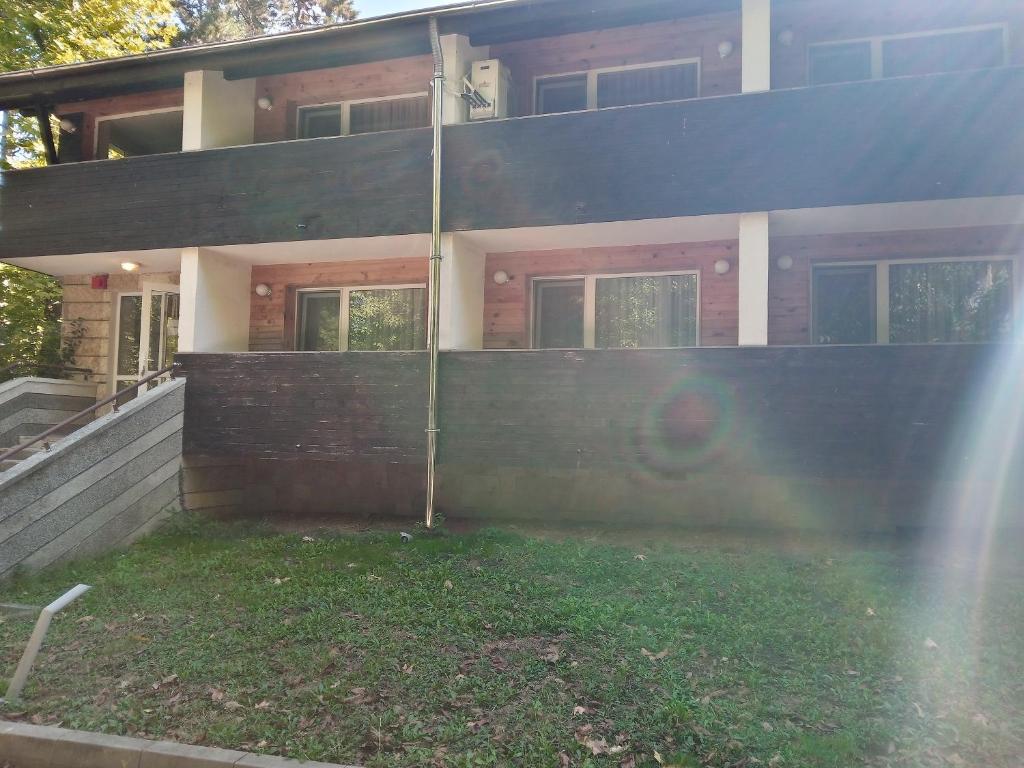 a house with a rainbow in front of it at Семеен хотел Чекръка in Iskŭr
