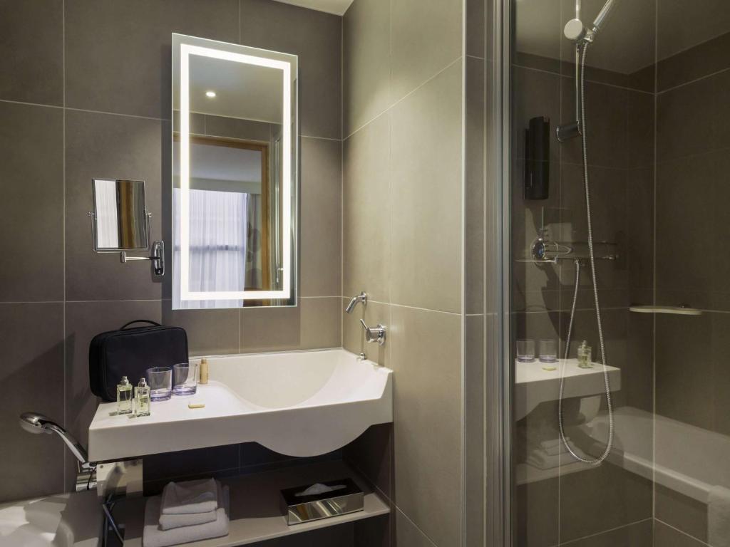 Koupelna v ubytování Novotel Genève Centre