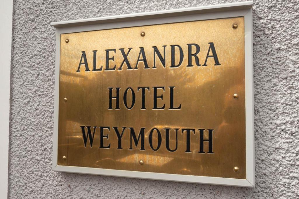 Certificado, premio, señal o documento que está expuesto en Alexandra Hotel