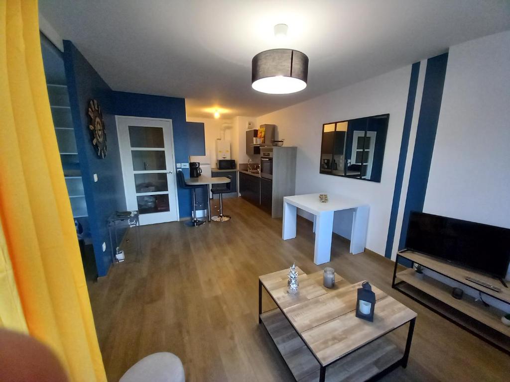 an aerial view of a living room with a table at magnifique appartement 3 étoiles centre ville et mer à pied in Saint-Brevin-les-Pins