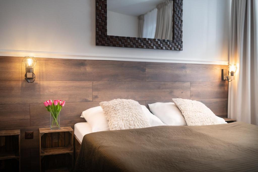 Postel nebo postele na pokoji v ubytování Hotel U Šuláka