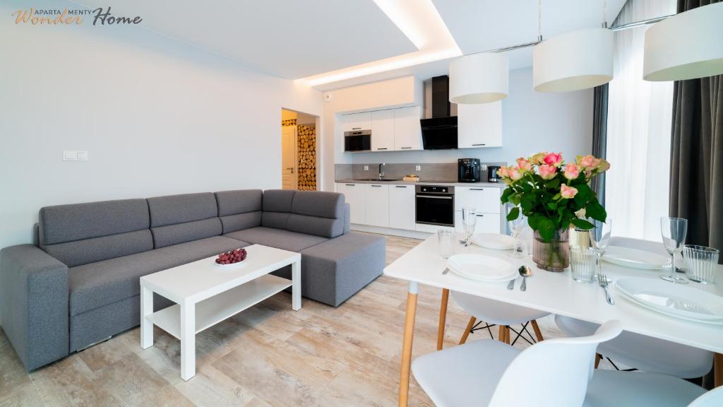Kuchyňa alebo kuchynka v ubytovaní Wonder Home - Apartamenty Karpatia Resort tuż przy stoku i blisko szlaków turystycznych