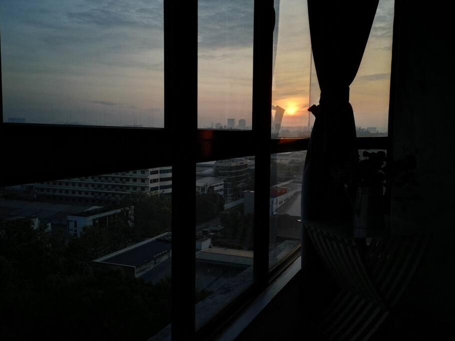 HINODE Geniehome 3BR free WIFI and CARPARK at Utropolis Shah Alam photo