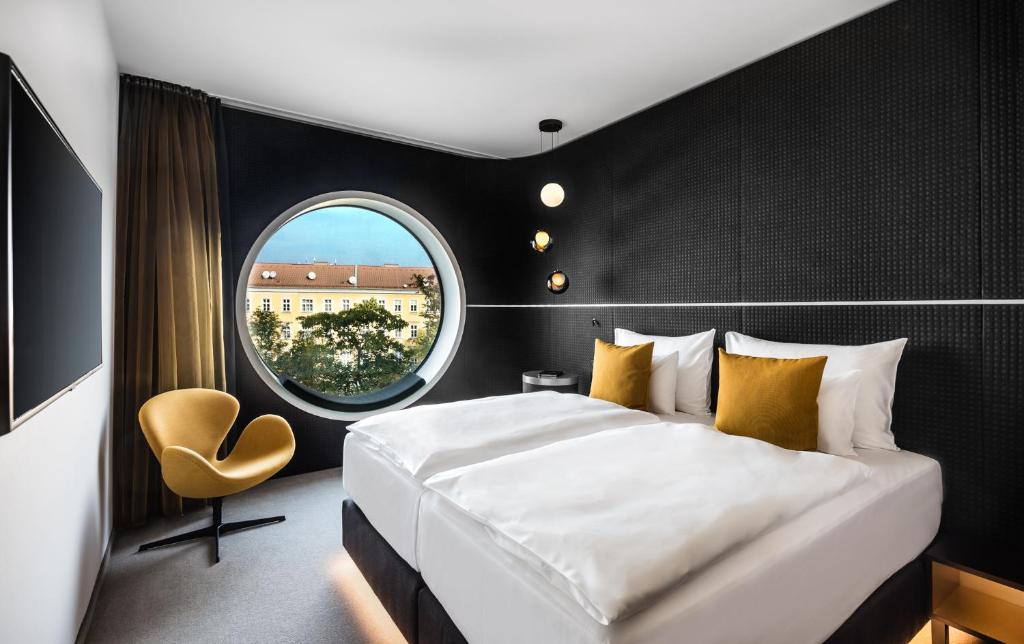 MOOONS Vienna - Resim 13