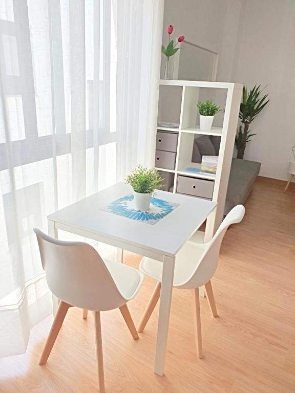 Zdjęcie z galerii obiektu Precioso Estudio con Piscina w Maladze