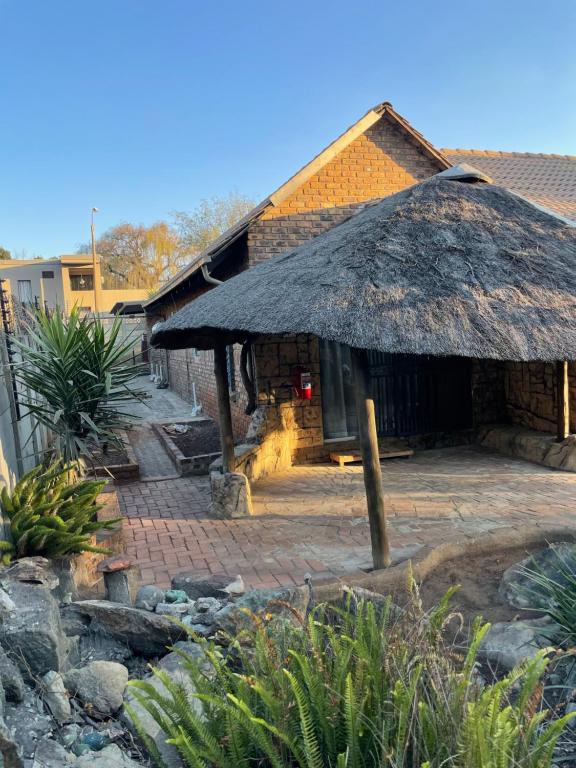 Host Hub Guest House, Kempton Park (updated prices 2024)