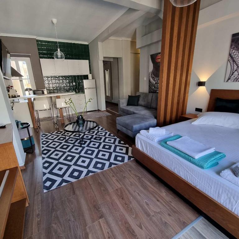 Posteľ alebo postele v izbe v ubytovaní RED ROOMS TSIMISKI 60