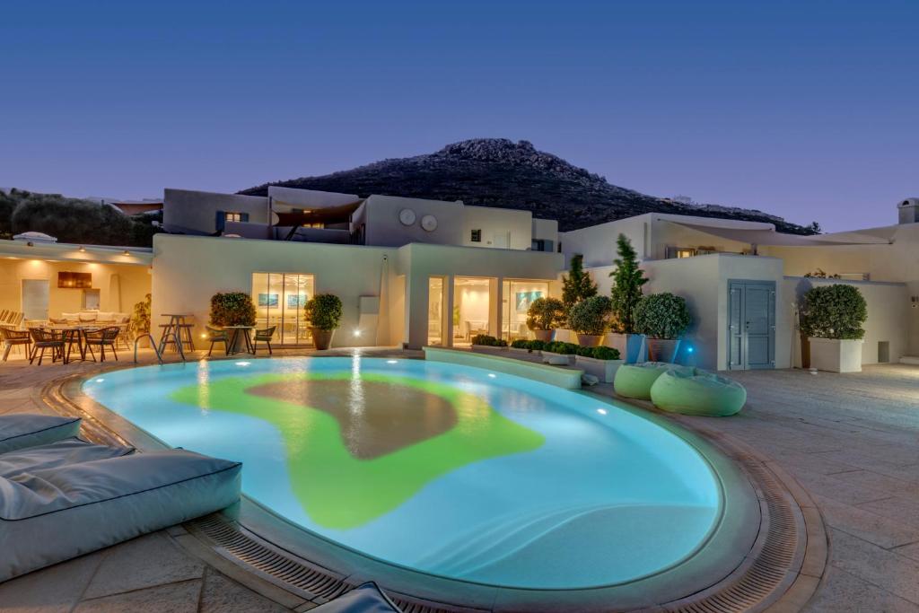 Bazén v ubytování Kouros Art Hotel (Adults Only) nebo v jeho okolí