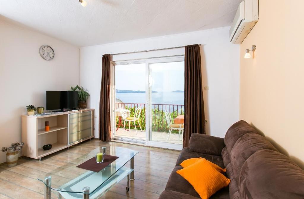 Televízia a/alebo spoločenská miestnosť v ubytovaní Guest House Fontana