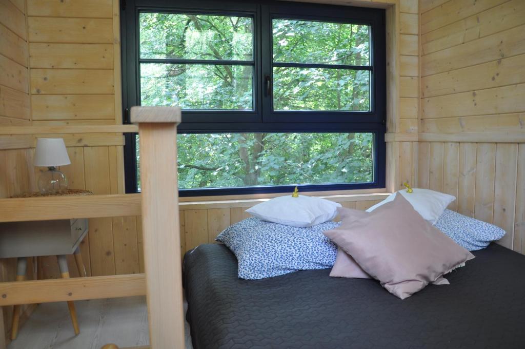 Posteľ alebo postele v izbe v ubytovaní Węgiełek Treehouse