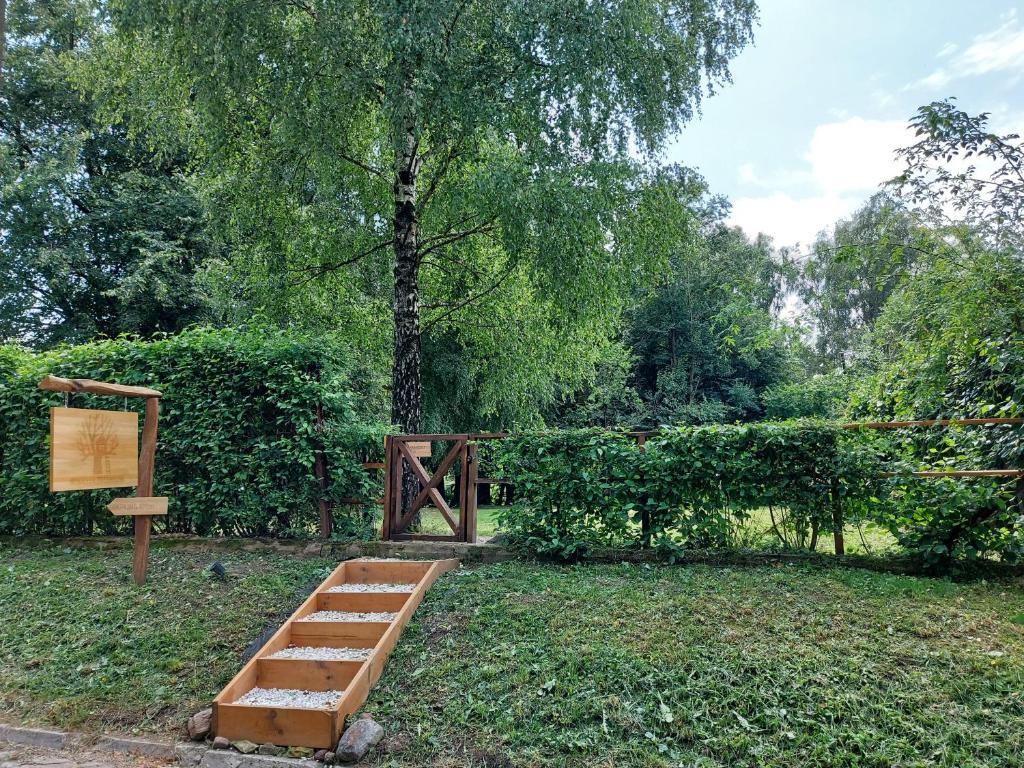 Vonkajšia záhrada v ubytovaní Węgiełek Treehouse
