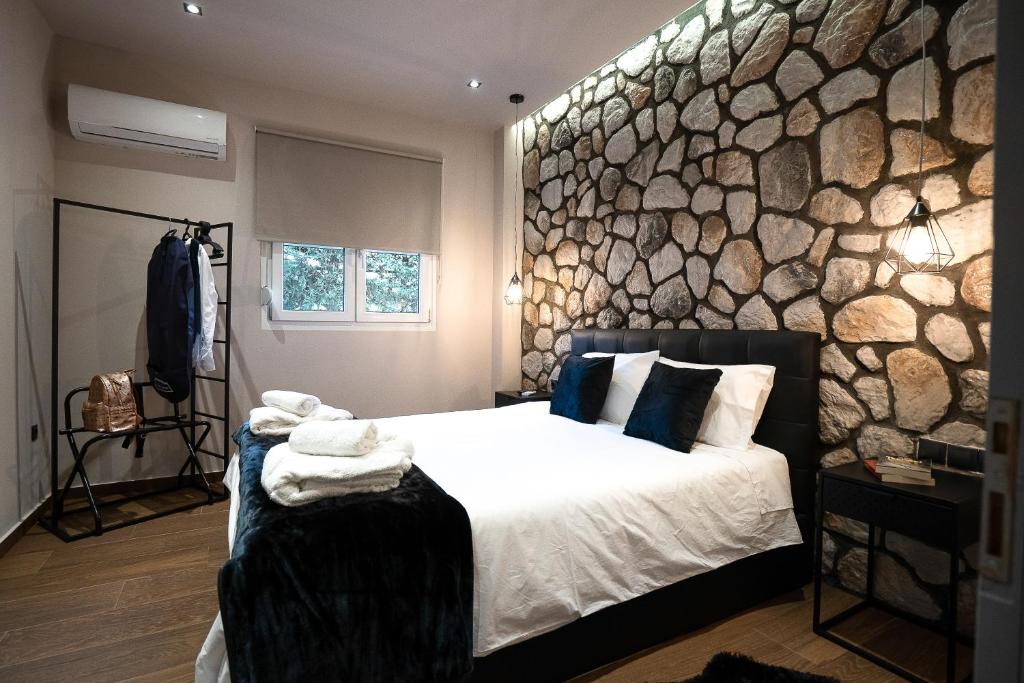 A bed or beds in a room at Meteora vibes