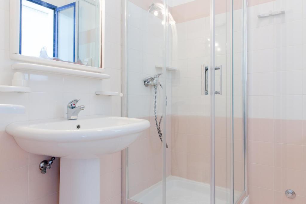 A bathroom at Scialabà Residence Salento