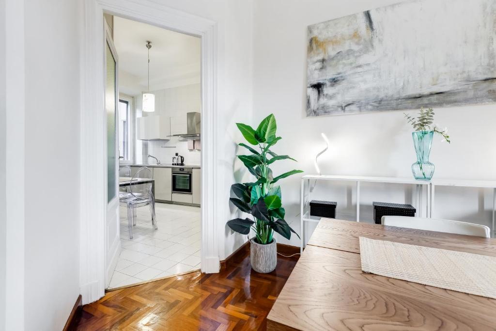 A kitchen or kitchenette at Large and bright apartment amazing view Basilica San Giovanni in Laterano