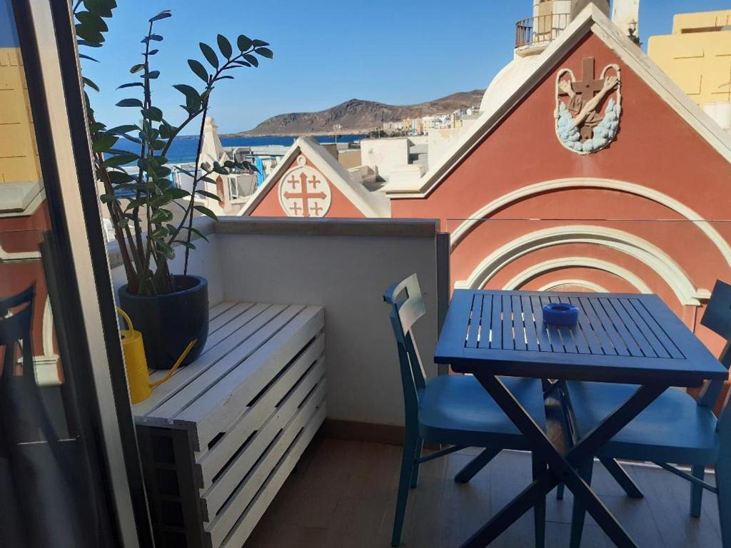 A balcony or terrace at CASITA SUNWAVES- EL 19 DE PADRE CUETO, LAS CANTERAS