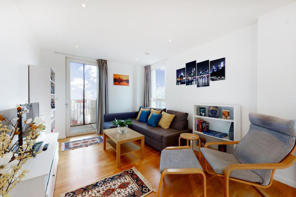 Χώρος καθιστικού στο Lovely 2 bedroom flat with balcony in Stratford