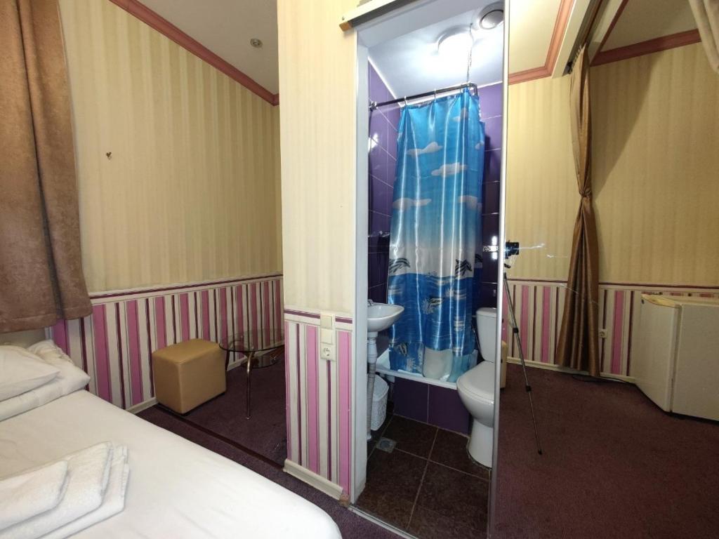 Postel nebo postele na pokoji v ubytování HOTEL ЗiРКА