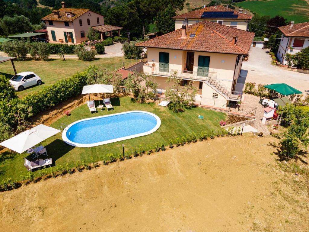 Basen w obiekcie Agriturismo Il Bosco lub w pobliżu