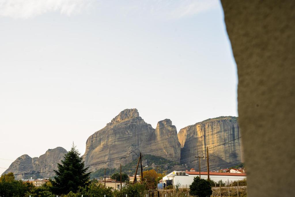 A general mountain view or a mountain view taken from A villát