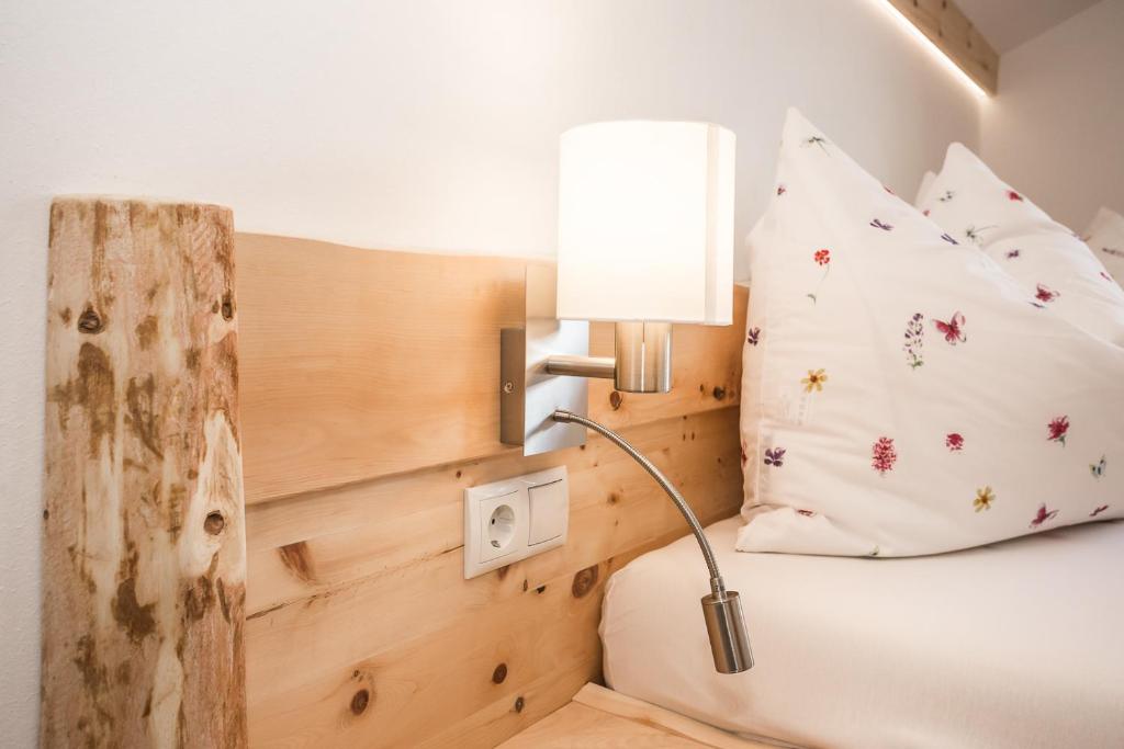 Postel nebo postele na pokoji v ubytování Wegscheiderhof