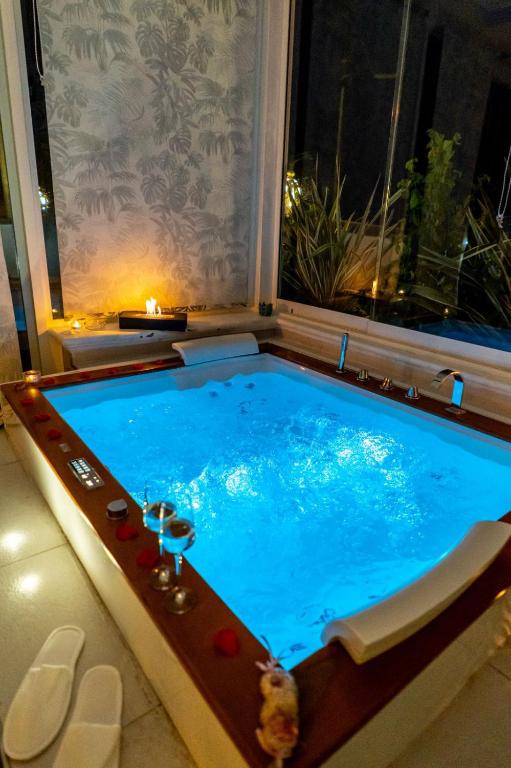Basen w obiekcie Resort Villa La Perla Sul Mare lub w pobliżu