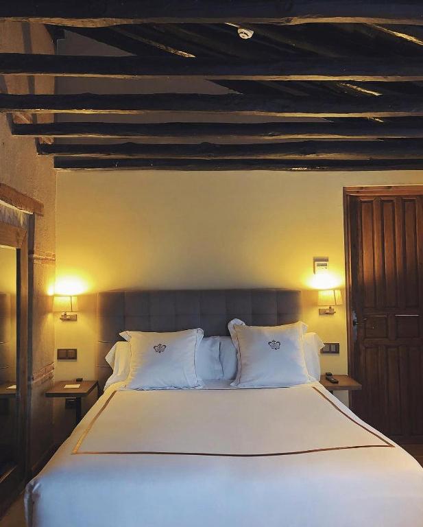 Postel nebo postele na pokoji v ubytování Hotel Boutique Casa del Comendador