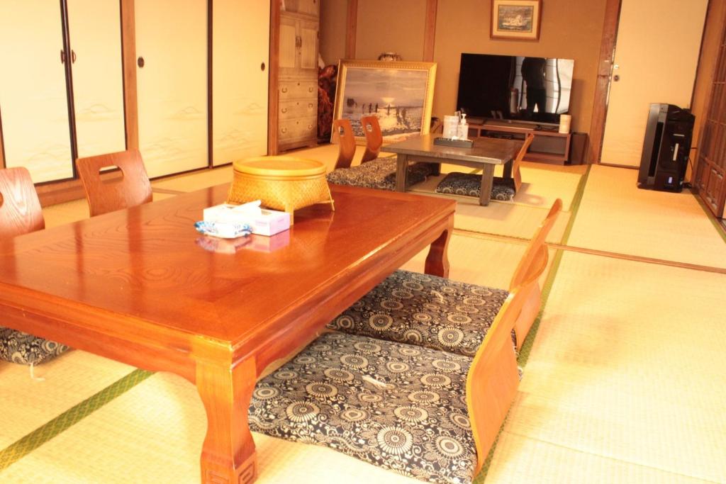 a living room with a wooden table and chairs at Rental villa Saya - Vacation STAY 85439v in Chigasaki