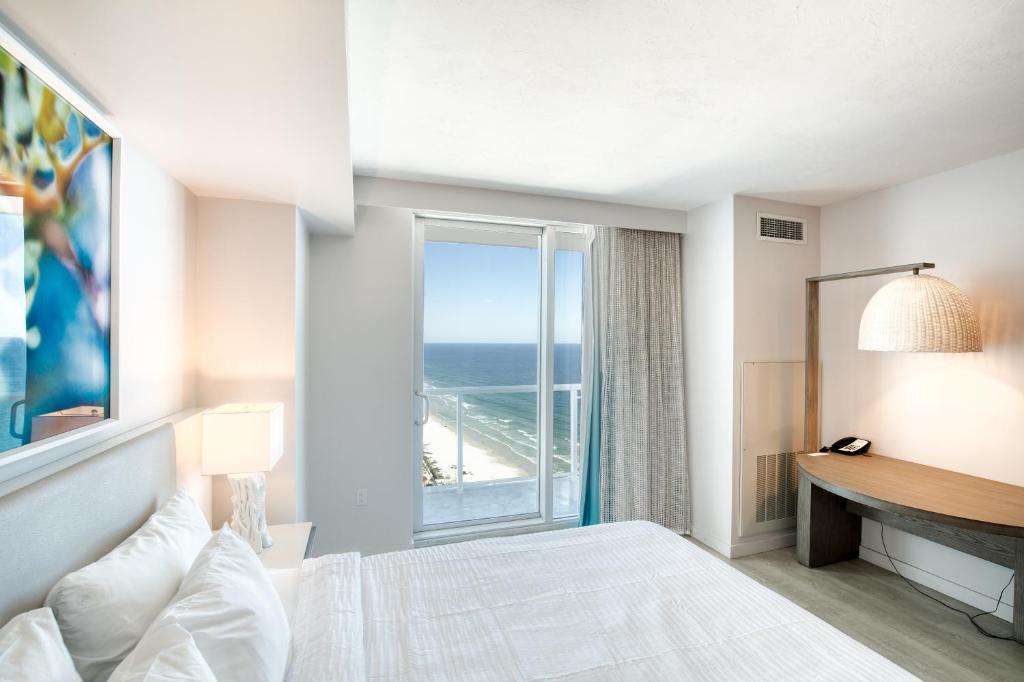Daytona Grande Oceanfront Resort - 