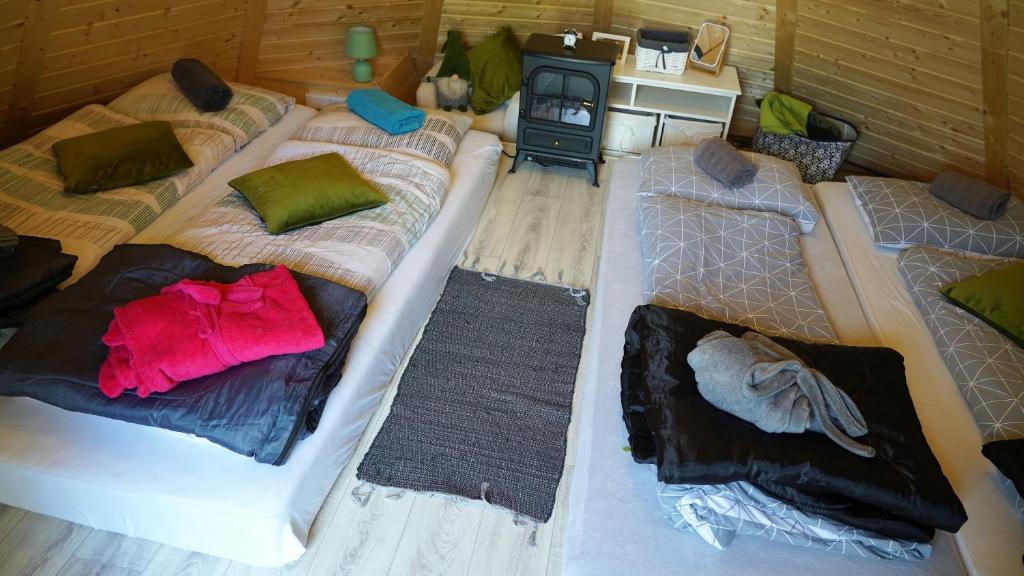 Postel nebo postele na pokoji v ubytování Fińska Wioska Kalevala