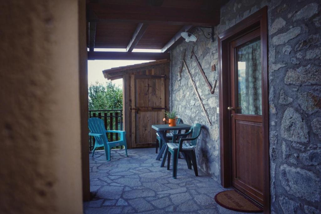 Patio lub wspólna przestrzeń na świeżym powietrzu w obiekcie Maison Lucien