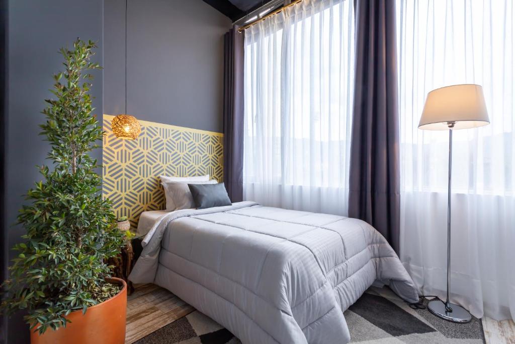 Postel nebo postele na pokoji v ubytování Lexum by Bernalo Hotels