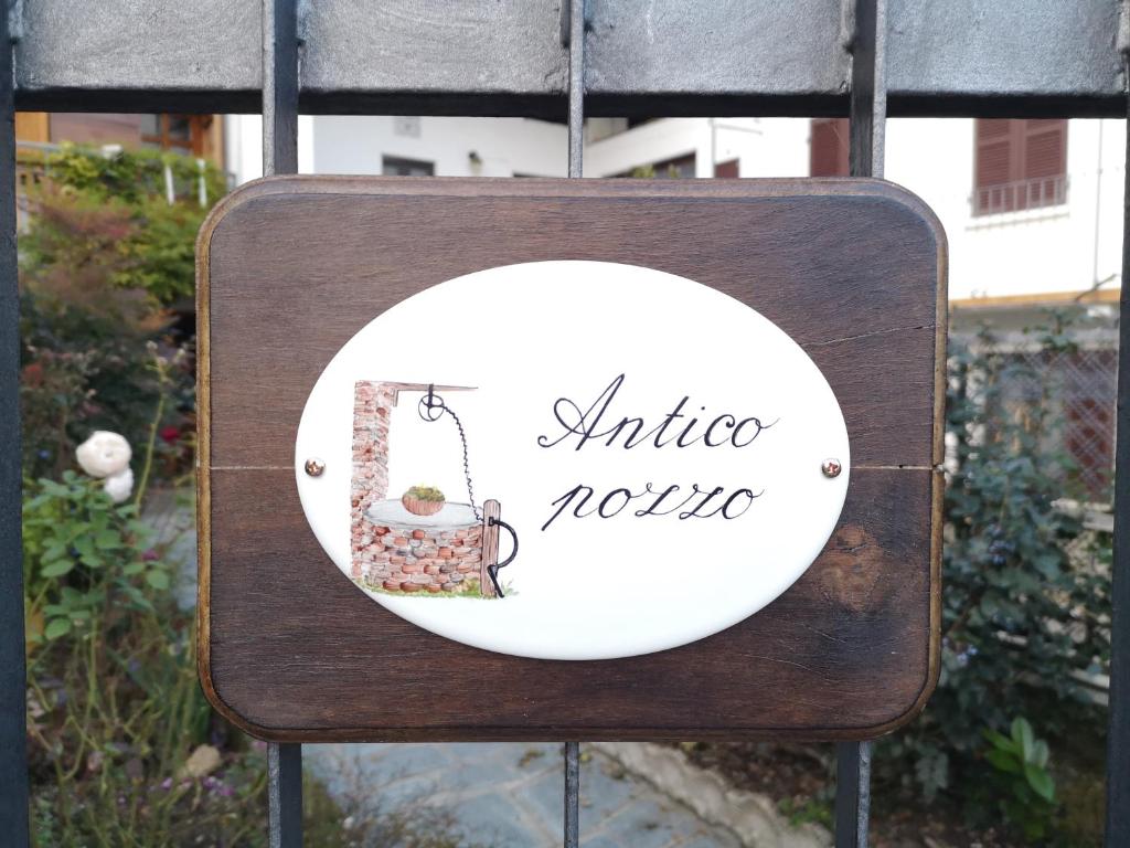 Antico Pozzo في Giaveno: لافته مع صورة وعاء القهوة