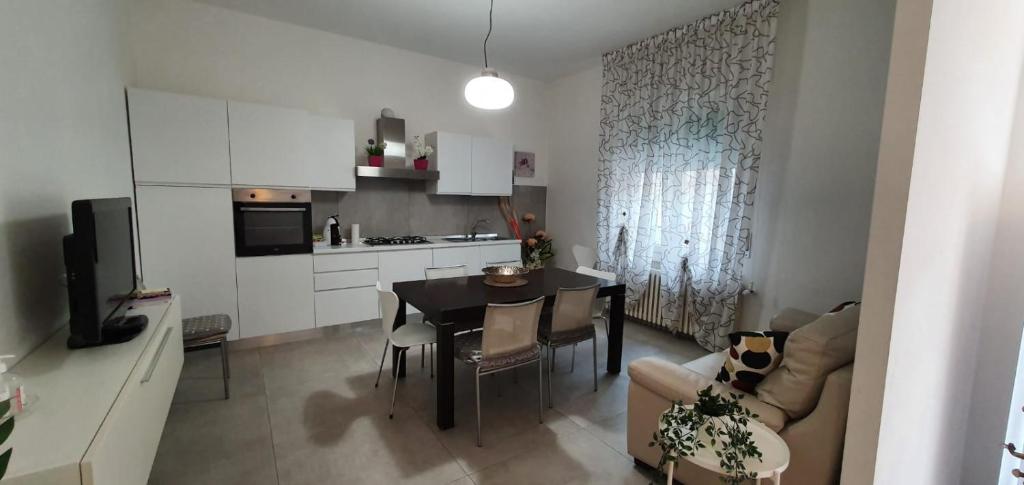 a kitchen and living room with a table and chairs at Stella Azzurra in Porto Recanati