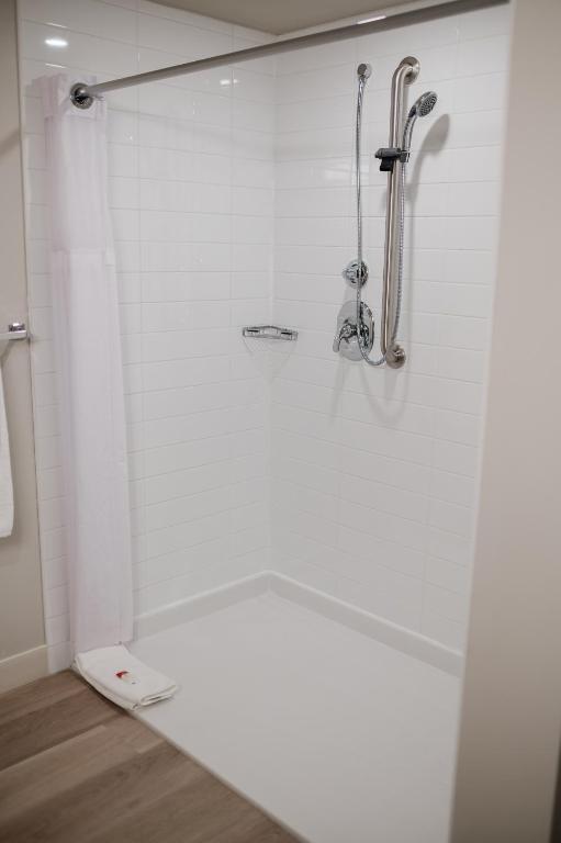 Microtel Inn & Suites by Wyndham Aurora - Queen Room - Acceso A Movilidad/no Fumar