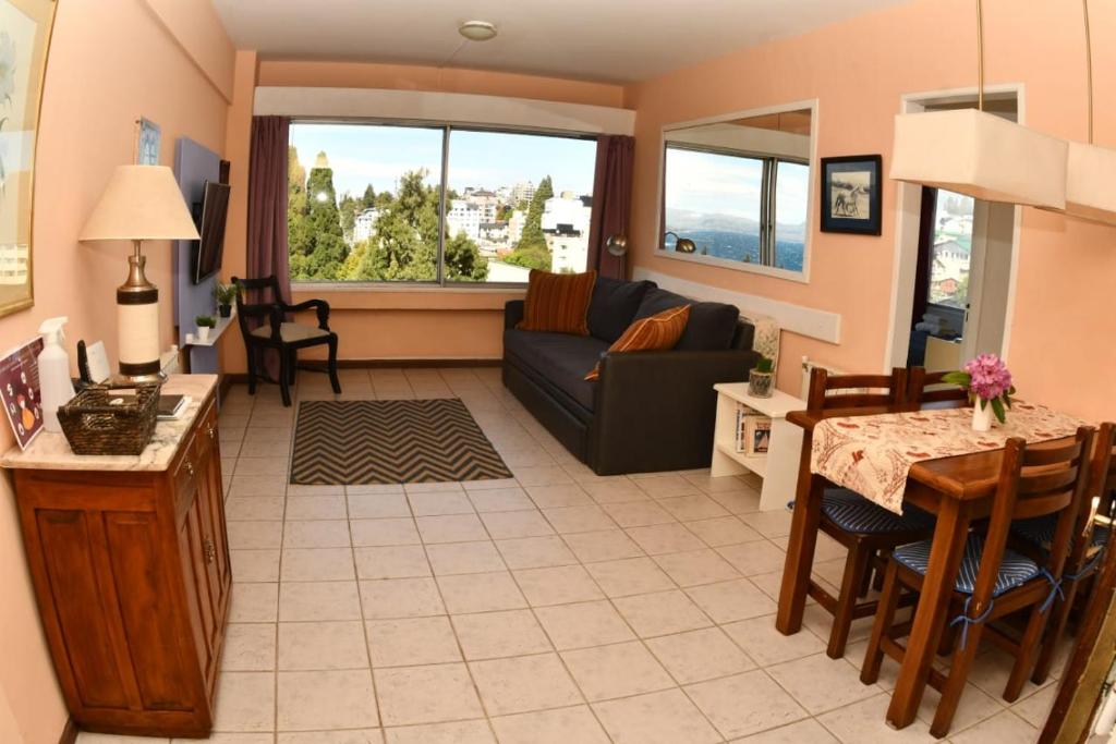 Η κουζίνα ή μικρή κουζίνα στο Vista II Apartments