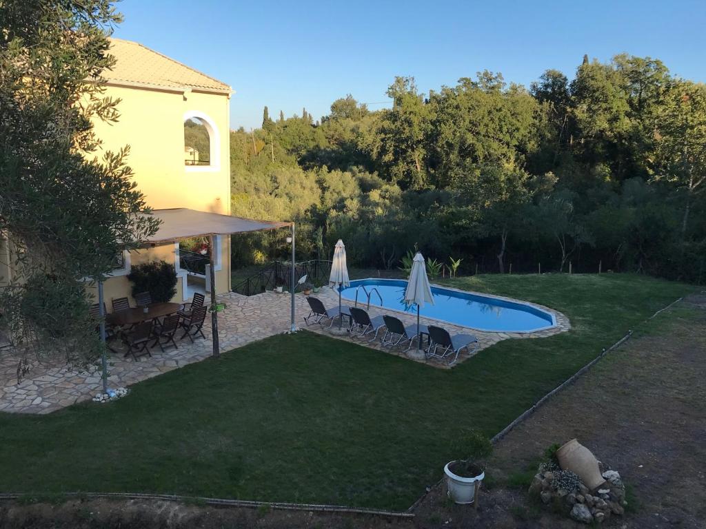 Πισίνα στο ή κοντά στο Villa Nino