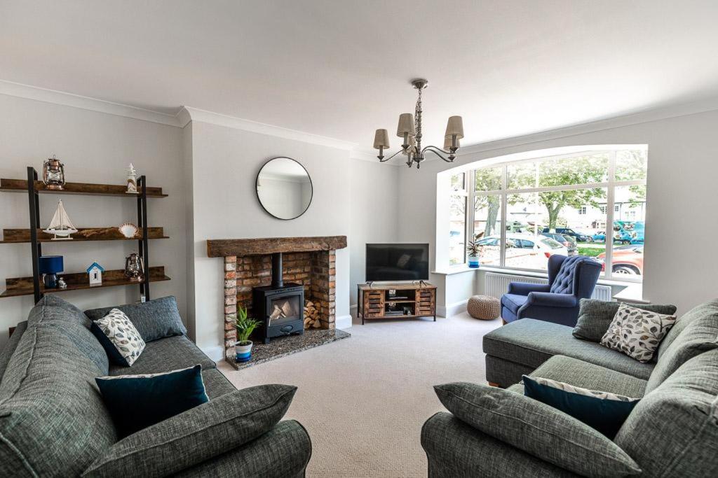 NORTH BEACH HOUSE - 3 Bedroom Fully Equipped Spacious House Perfect for Family Getaways in Bridlington - Casa De Vacaciones