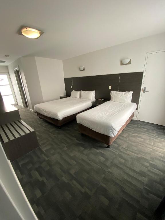 Postel nebo postele na pokoji v ubytování Brighton Hotel Motel