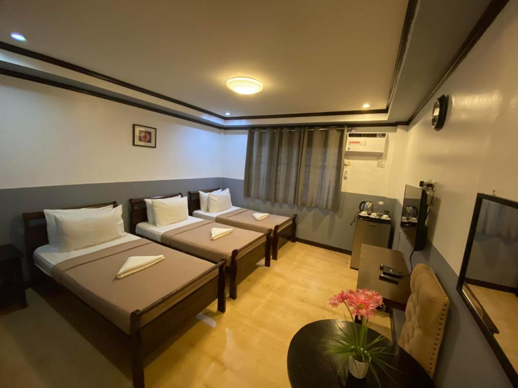 Amax Inn Makati - Studio Triple Standard