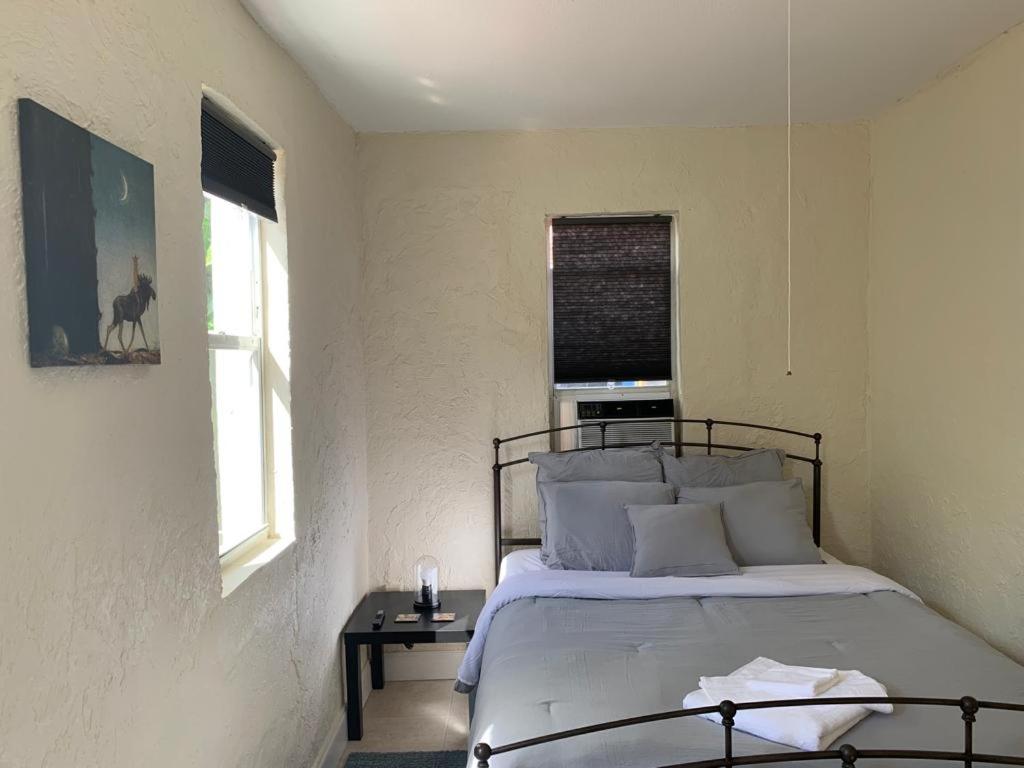 Cute Private Room, near the Airport - Free parking - 01