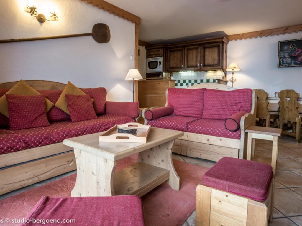 Appartement Les Arcs 1800, 4 pièces, 8 personnes - FR-1-352-7にあるシーティングエリア