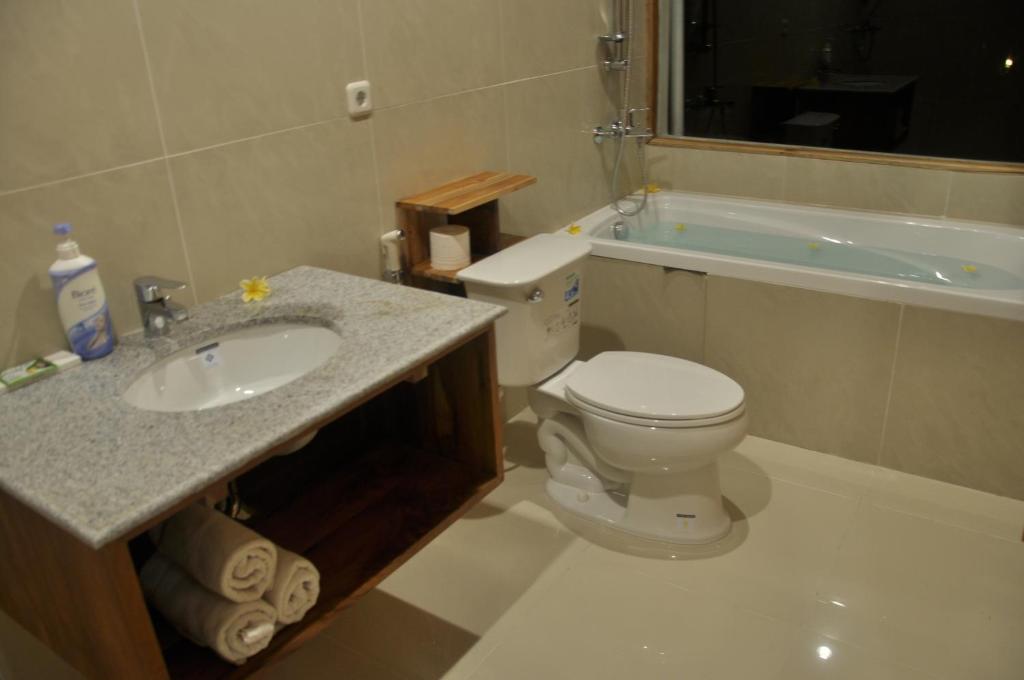 Crystal Beach Bali - Deluxe Double Room With Sea View