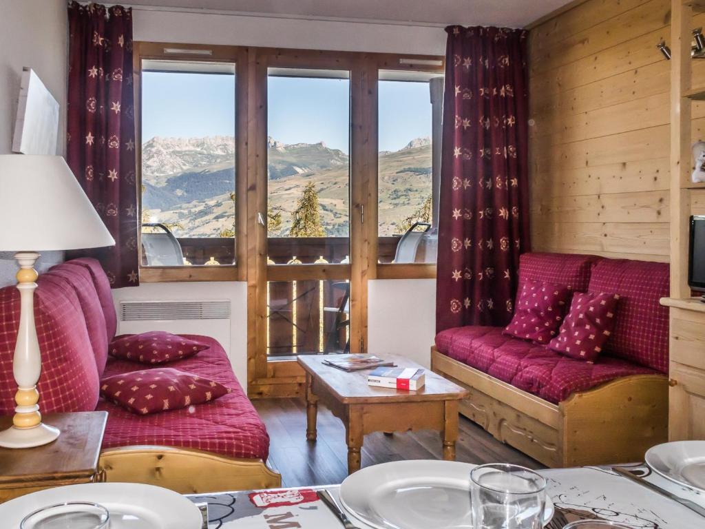 Appartement La Plagne, 3 pièces, 6 personnes - FR-1-353-42にあるシーティングエリア