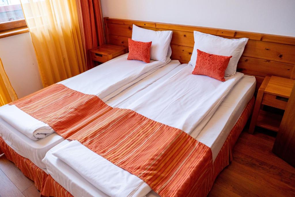 Postel nebo postele na pokoji v ubytování Two bedroom apartments in Murphys Lodge